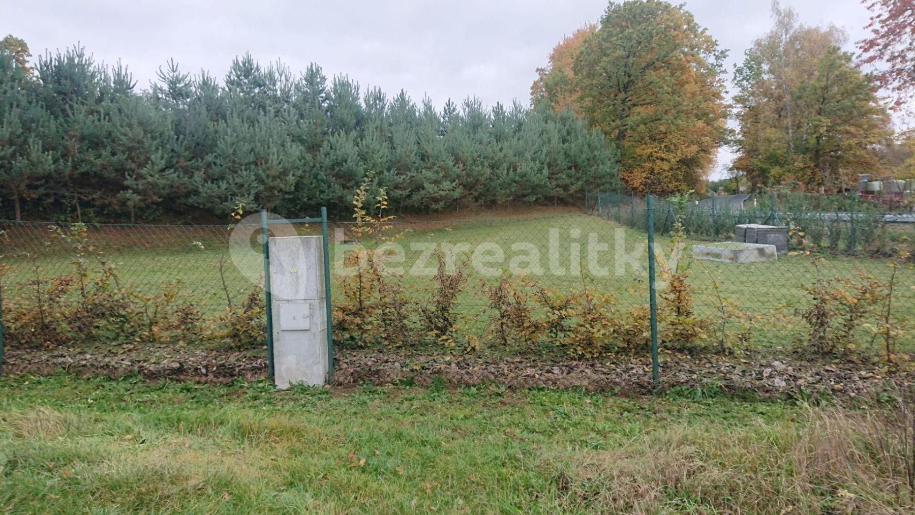 Prodej pozemku 1.351 m², Hrusice, Středočeský kraj