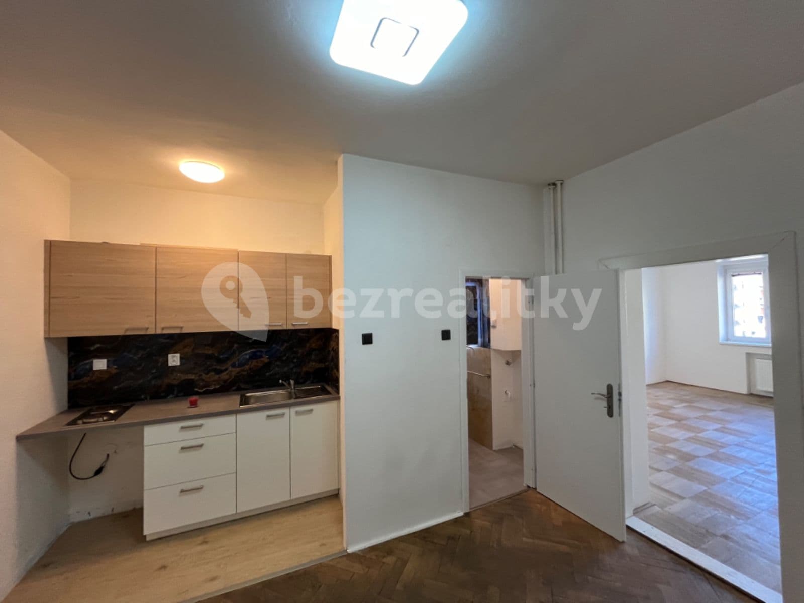 Pronájem bytu 1+1 40 m², Střední, Brno, Jihomoravský kraj