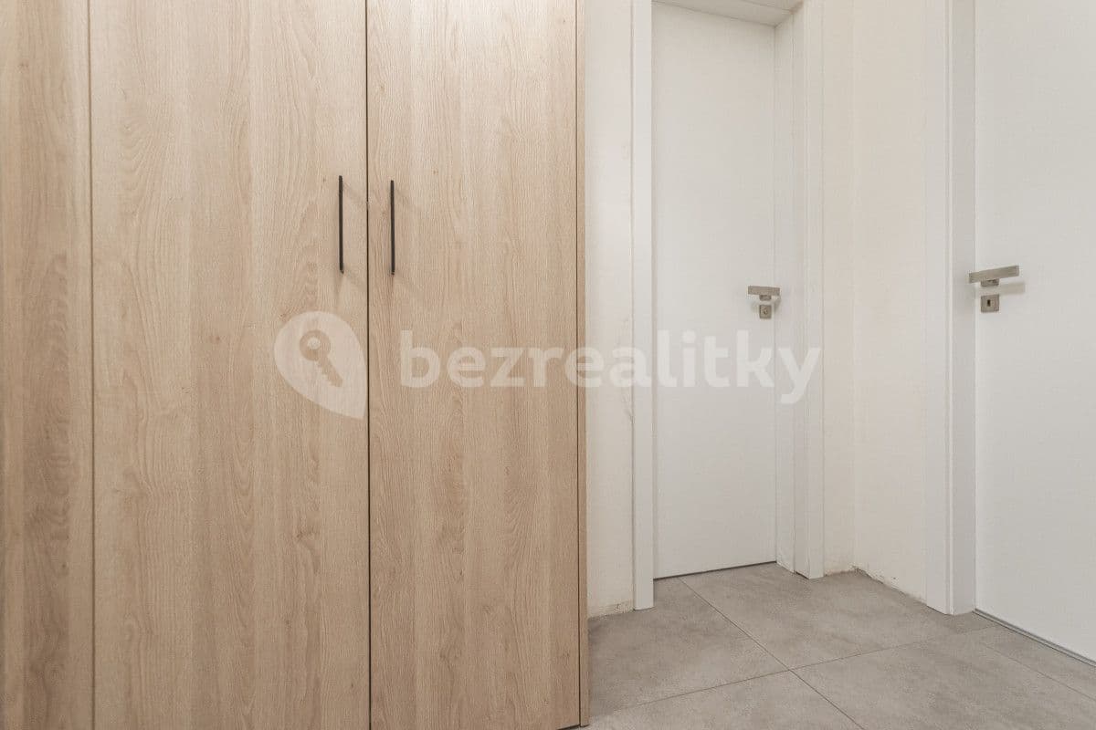 Pronájem bytu 1+kk 25 m², Stroupežnického, Praha, Praha