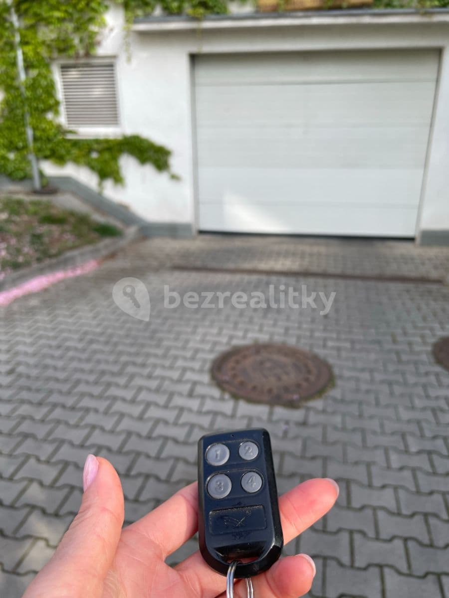 Pronájem garáže 17 m², Wiesenthalova, Praha, Praha Pronájem garáže 17 m², Wiesenthalova, Praha, Praha