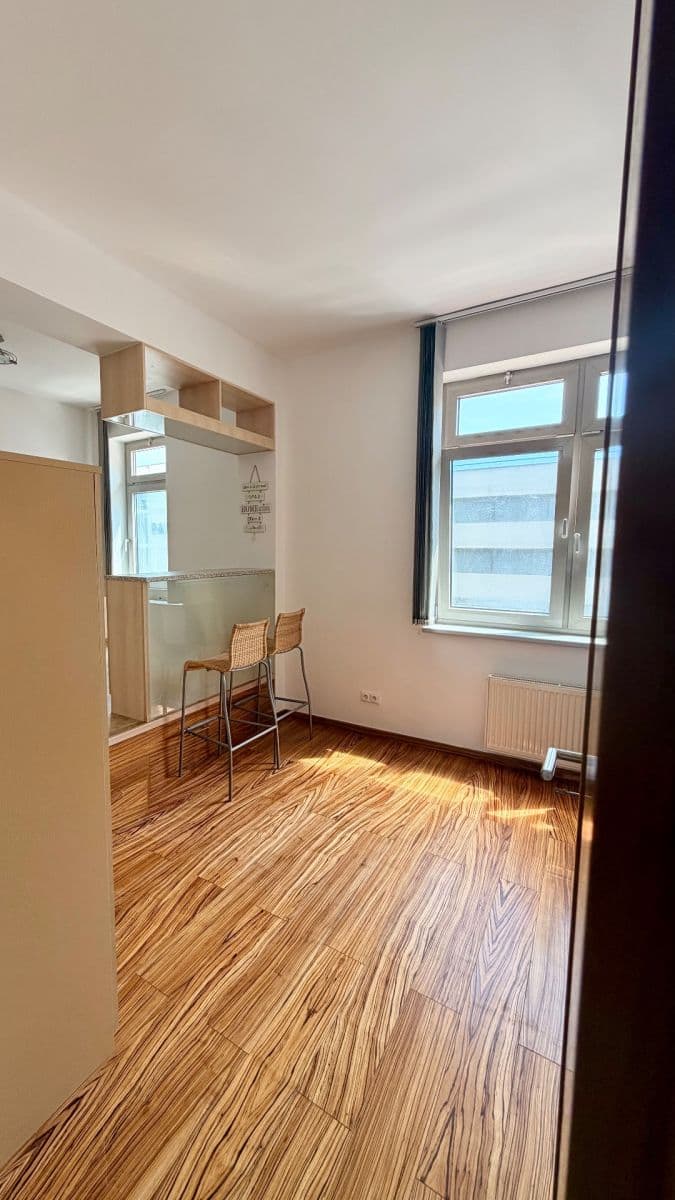 Pronájem bytu Garsoniéra 39 m², Českomoravská, Praha, Praha Pronájem bytu Garsoniéra 39 m², Českomoravská, Praha, Praha