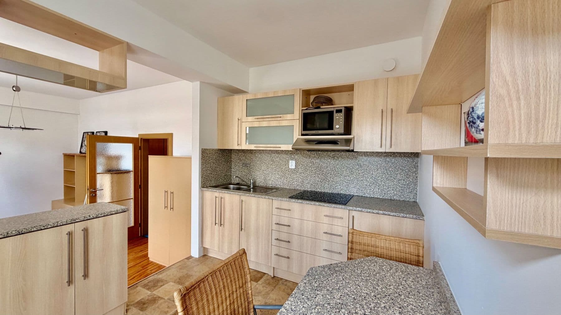 Pronájem bytu Garsoniéra 39 m², Českomoravská, Praha, Praha Pronájem bytu Garsoniéra 39 m², Českomoravská, Praha, Praha