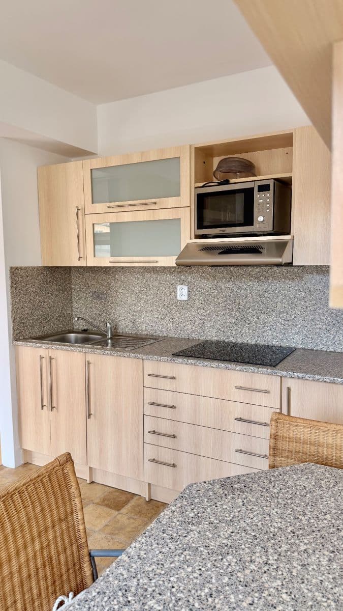 Pronájem bytu Garsoniéra 39 m², Českomoravská, Praha, Praha Pronájem bytu Garsoniéra 39 m², Českomoravská, Praha, Praha