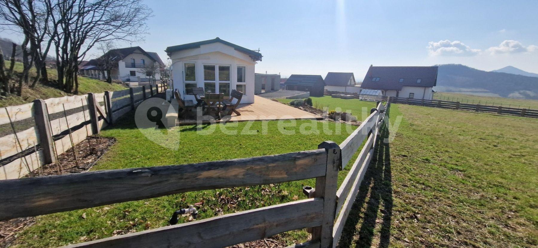 Prodej pozemku 1.672 m², Kamýk, Ústecký kraj