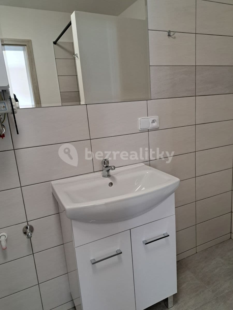 Pronájem bytu 3+kk 55 m², Bratrská, Bystřice nad Pernštejnem, Kraj Vysočina Pronájem bytu 3+kk 55 m², Bratrská, Bystřice nad Pernštejnem, Kraj Vysočina