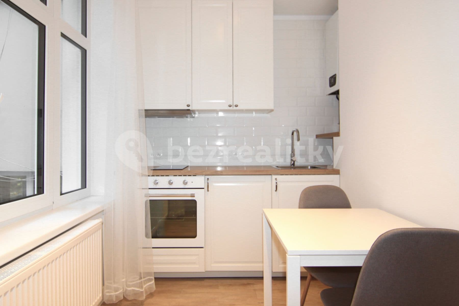 Pronájem bytu 1+1 30 m², Vřídelní, Karlovy Vary, Karlovarský kraj Pronájem bytu 1+1 30 m², Vřídelní, Karlovy Vary, Karlovarský kraj