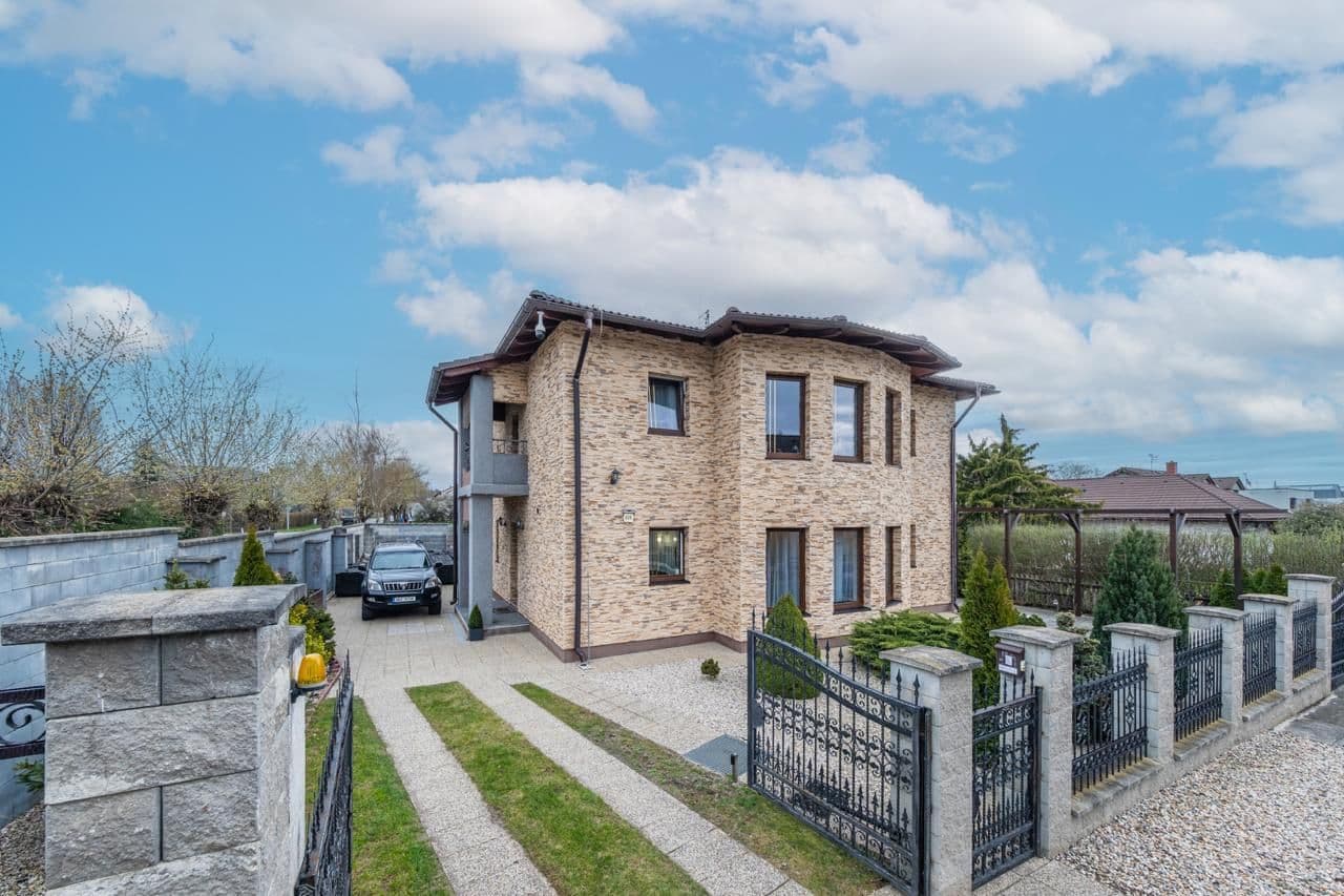 Prodej domu 172 m², pozemek 617 m², Pod Hájem, Přezletice, Středočeský kraj Prodej domu 172 m², pozemek 617 m², Pod Hájem, Přezletice, Středočeský kraj