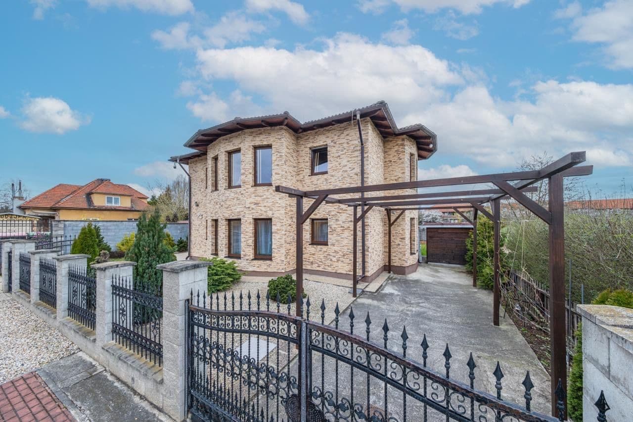 Prodej domu 172 m², pozemek 617 m², Pod Hájem, Přezletice, Středočeský kraj Prodej domu 172 m², pozemek 617 m², Pod Hájem, Přezletice, Středočeský kraj