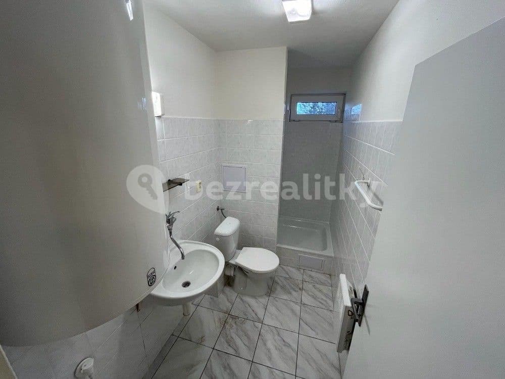 Pronájem bytu 2+1 42 m², Mírová, Milovice, Středočeský kraj Pronájem bytu 2+1 42 m², Mírová, Milovice, Středočeský kraj