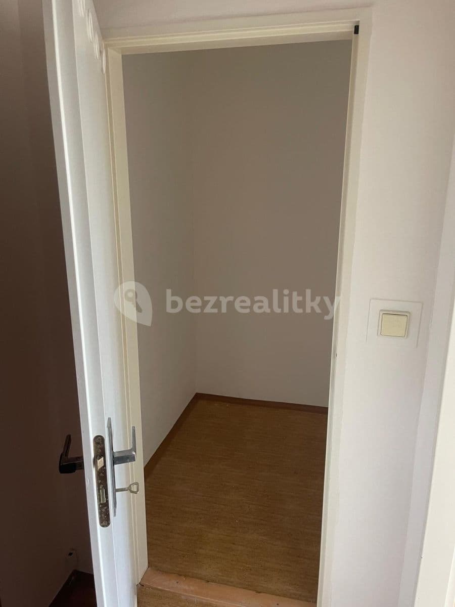Pronájem bytu 2+1 42 m², Mírová, Milovice, Středočeský kraj Pronájem bytu 2+1 42 m², Mírová, Milovice, Středočeský kraj