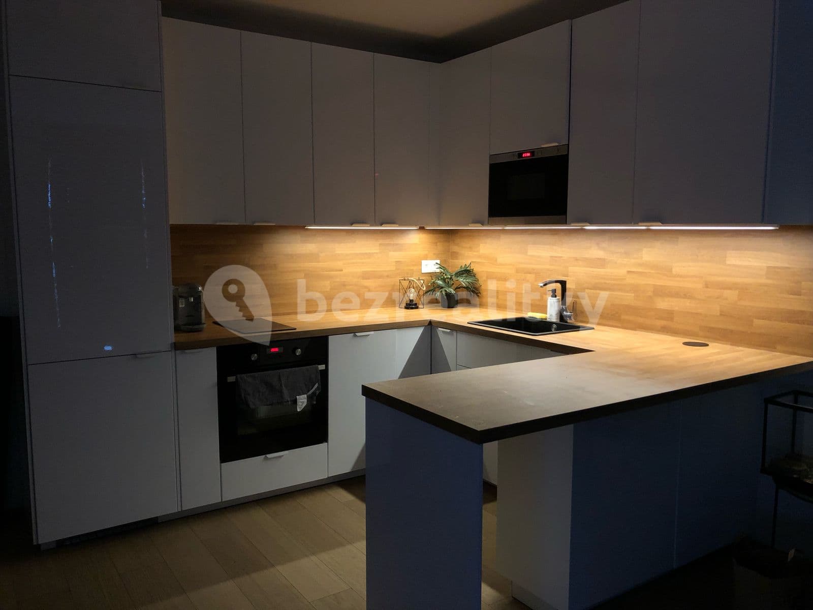 Pronájem bytu 1+kk 41 m², Vrátnická, Praha, Praha Pronájem bytu 1+kk 41 m², Vrátnická, Praha, Praha