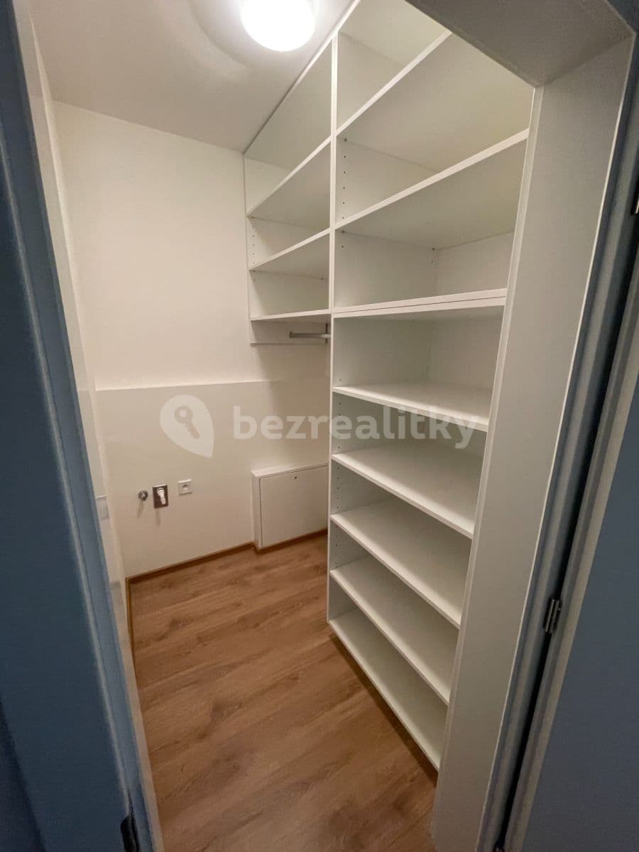 Pronájem bytu 1+kk 33 m², Frištenského, Olomouc, Olomoucký kraj