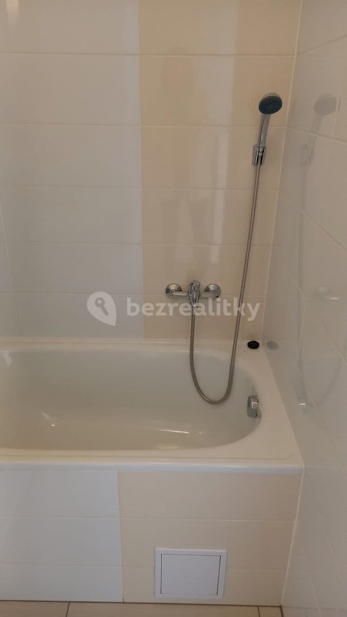 Pronájem bytu 1+1 31 m², Karáskovo náměstí, Brno, Jihomoravský kraj Pronájem bytu 1+1 31 m², Karáskovo náměstí, Brno, Jihomoravský kraj