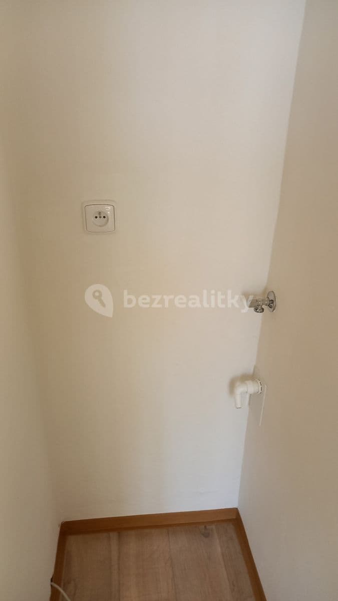 Pronájem bytu 1+1 31 m², Karáskovo náměstí, Brno, Jihomoravský kraj Pronájem bytu 1+1 31 m², Karáskovo náměstí, Brno, Jihomoravský kraj