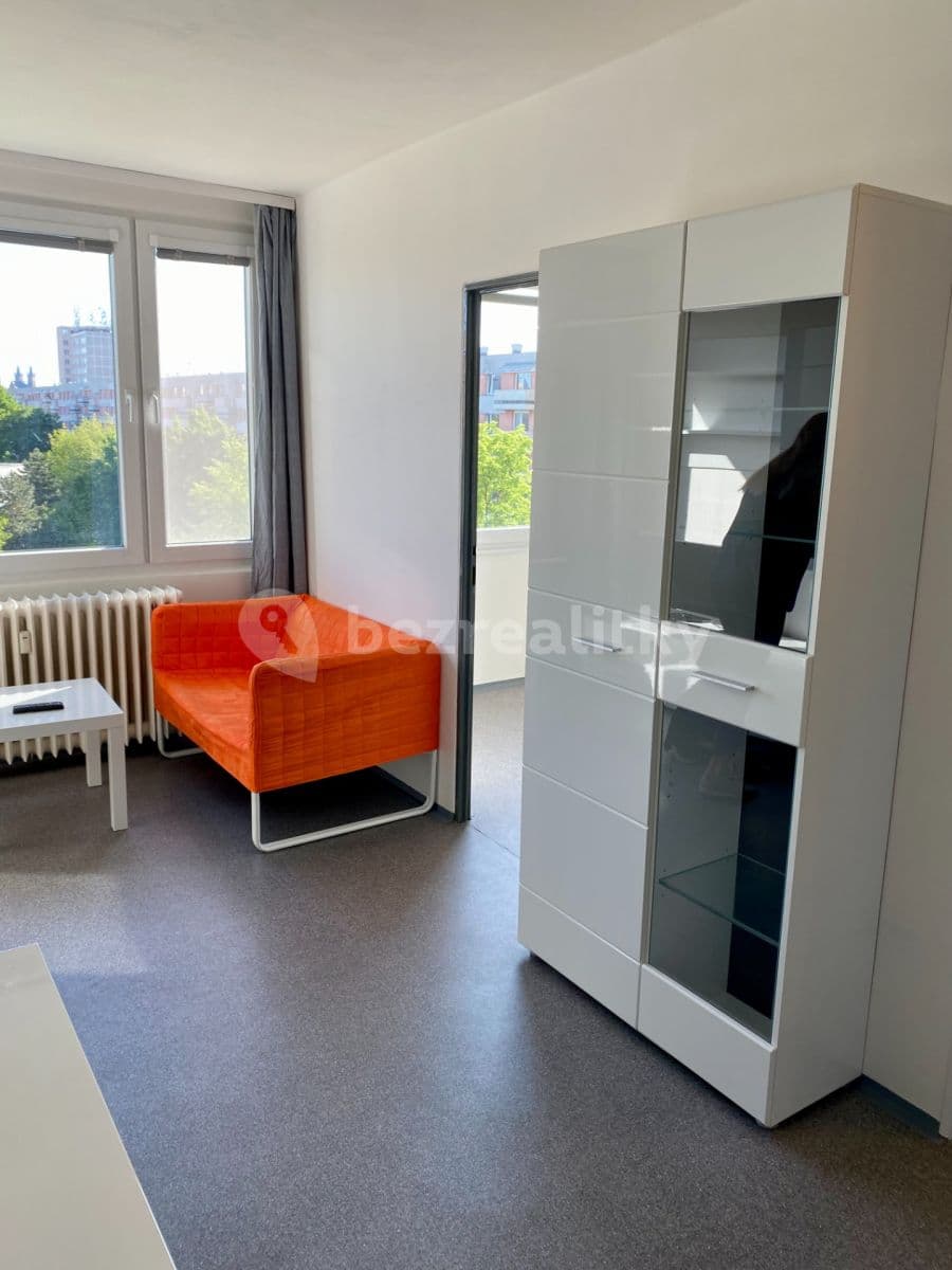 Pronájem bytu 2+kk 35 m², Veverkova, Hradec Králové, Královéhradecký kraj Pronájem bytu 2+kk 35 m², Veverkova, Hradec Králové, Královéhradecký kraj