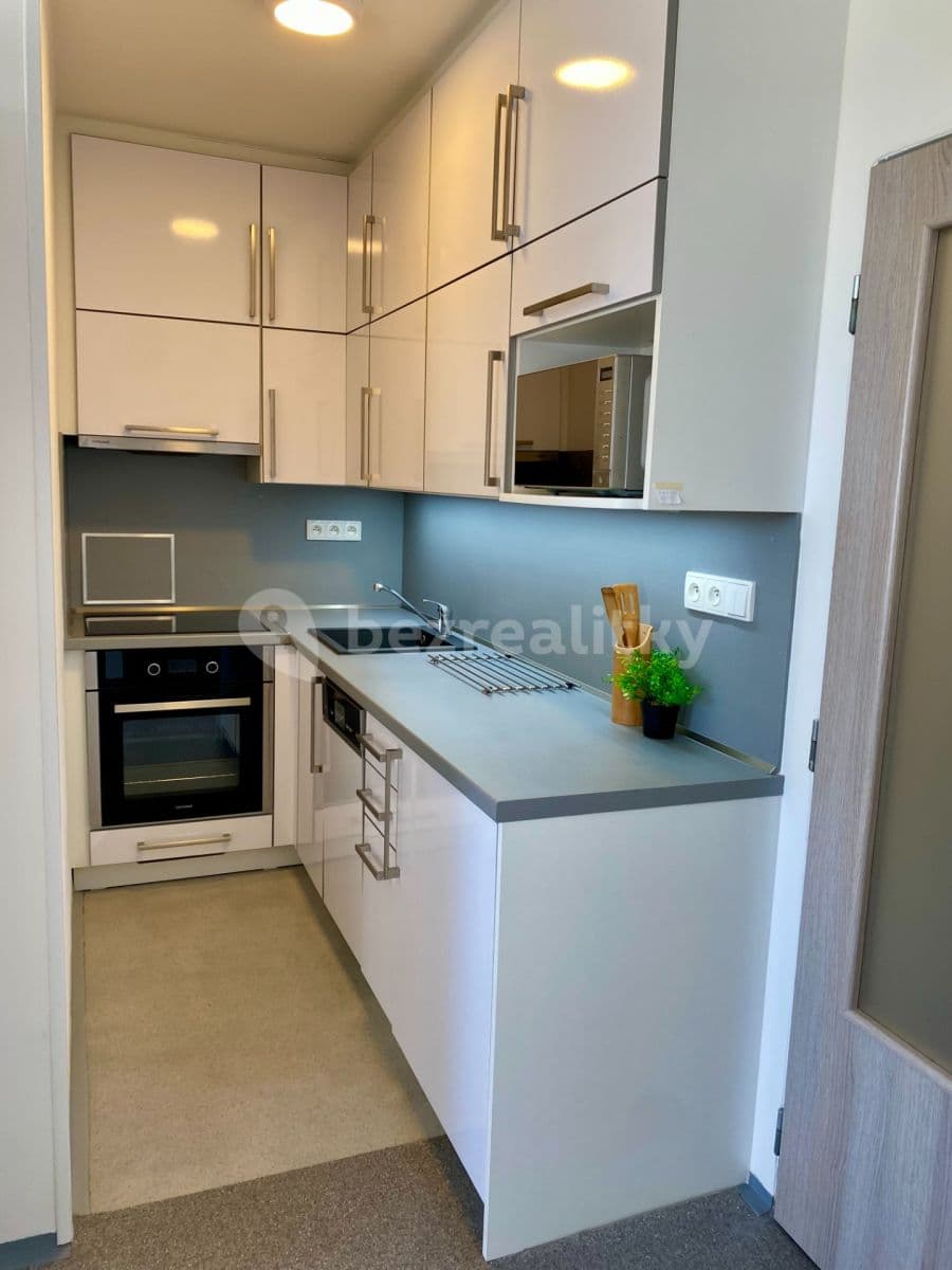 Pronájem bytu 2+kk 35 m², Veverkova, Hradec Králové, Královéhradecký kraj Pronájem bytu 2+kk 35 m², Veverkova, Hradec Králové, Královéhradecký kraj