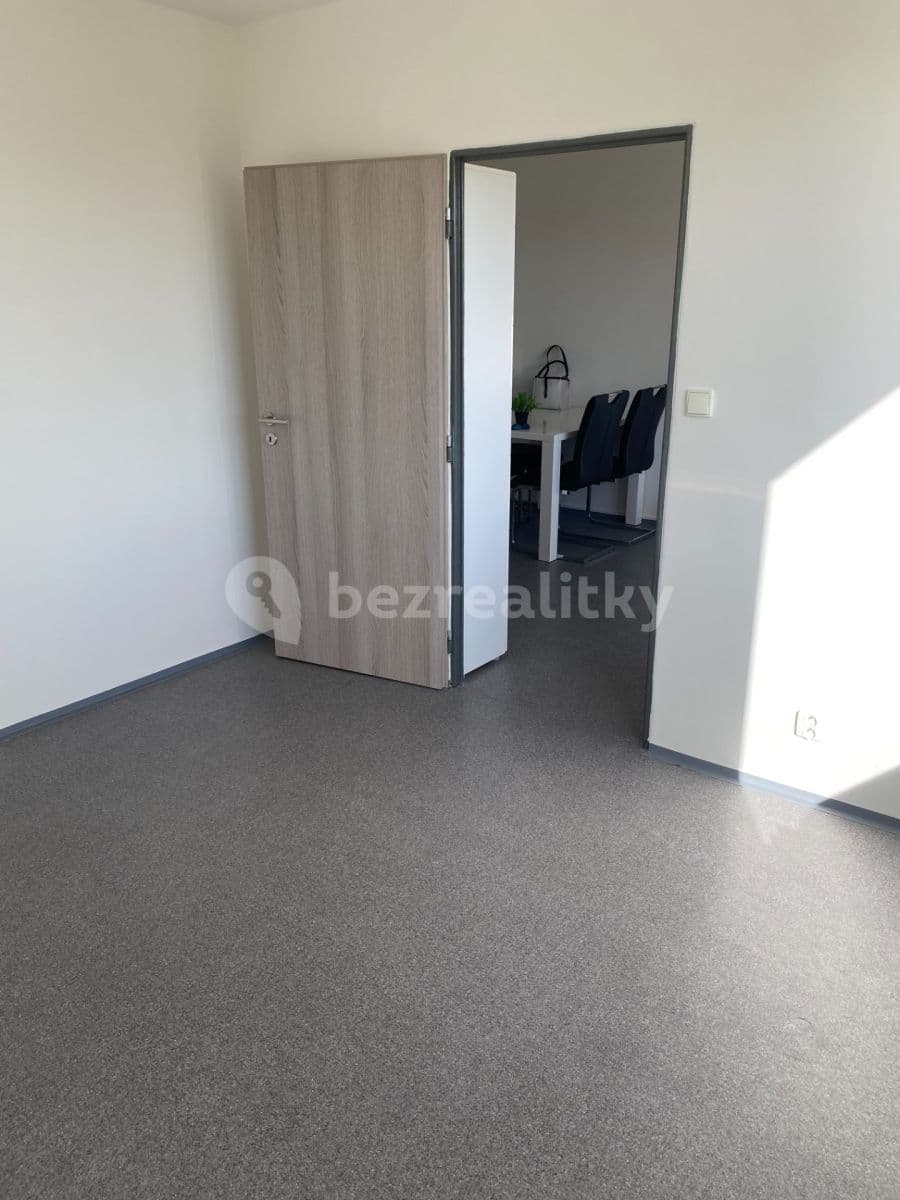 Pronájem bytu 2+kk 35 m², Veverkova, Hradec Králové, Královéhradecký kraj Pronájem bytu 2+kk 35 m², Veverkova, Hradec Králové, Královéhradecký kraj