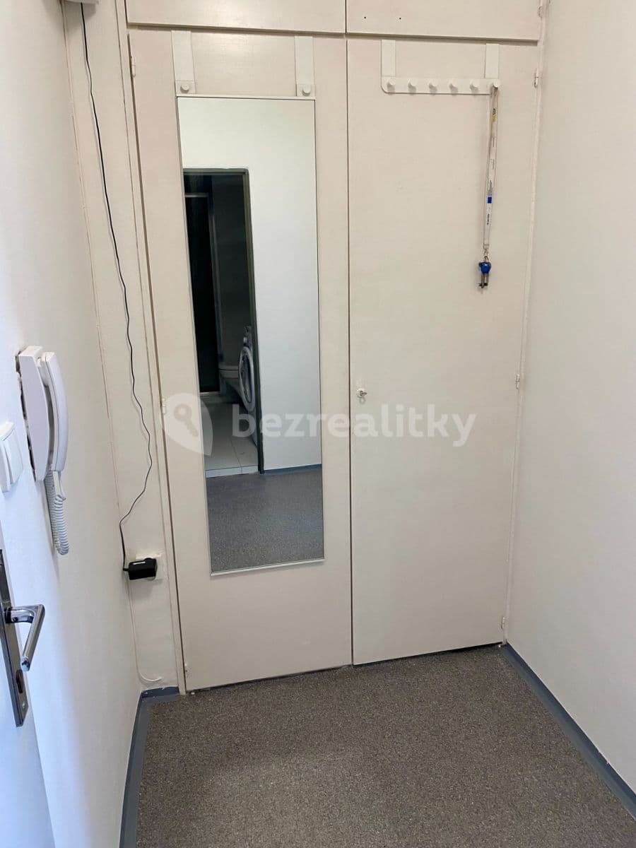 Pronájem bytu 2+kk 35 m², Veverkova, Hradec Králové, Královéhradecký kraj Pronájem bytu 2+kk 35 m², Veverkova, Hradec Králové, Královéhradecký kraj