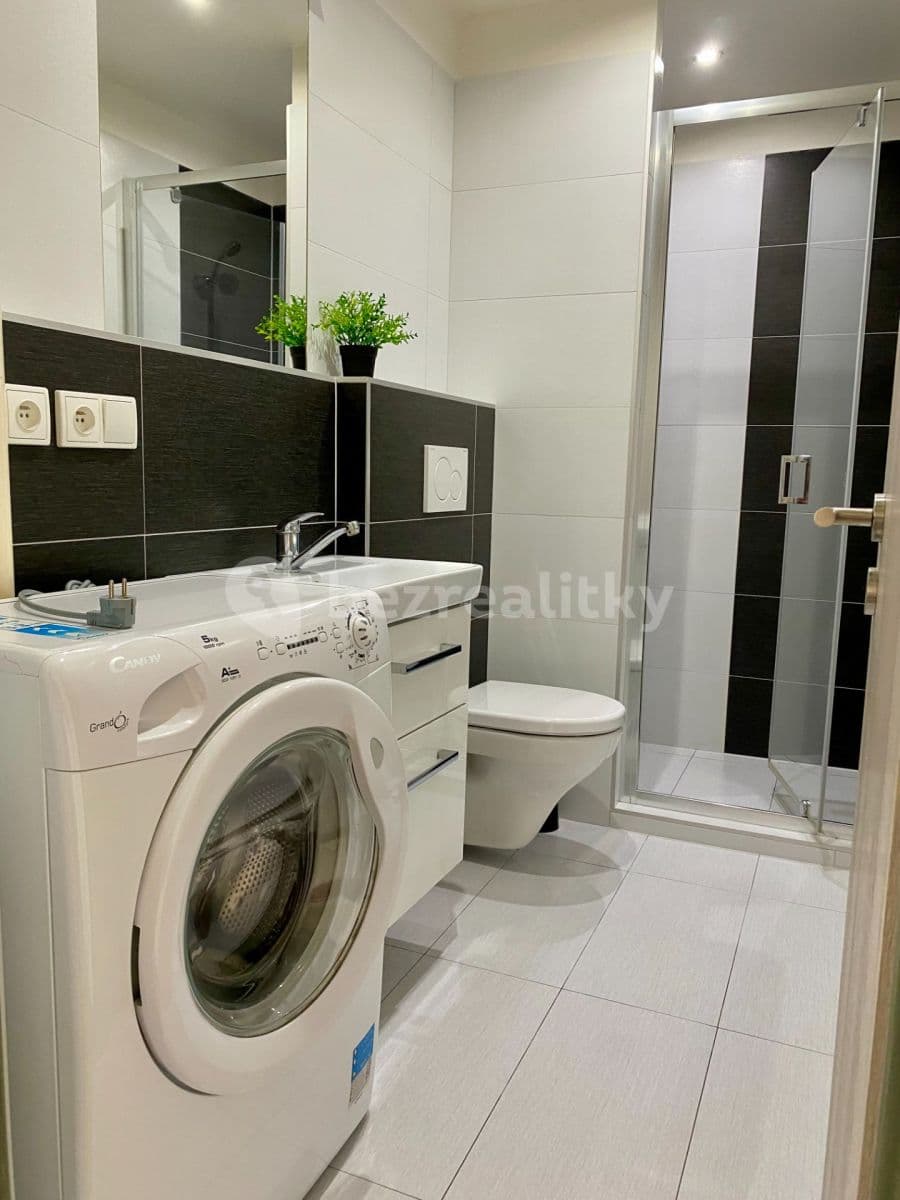 Pronájem bytu 2+kk 35 m², Veverkova, Hradec Králové, Královéhradecký kraj Pronájem bytu 2+kk 35 m², Veverkova, Hradec Králové, Královéhradecký kraj
