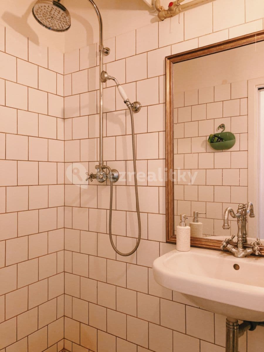 Pronájem bytu 1+kk 34 m², Vrchlického náměstí, Rakovník, Středočeský kraj Pronájem bytu 1+kk 34 m², Vrchlického náměstí, Rakovník, Středočeský kraj