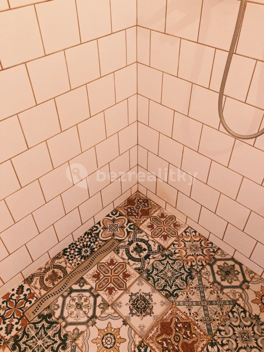 Pronájem bytu 1+kk 34 m², Vrchlického náměstí, Rakovník, Středočeský kraj Pronájem bytu 1+kk 34 m², Vrchlického náměstí, Rakovník, Středočeský kraj