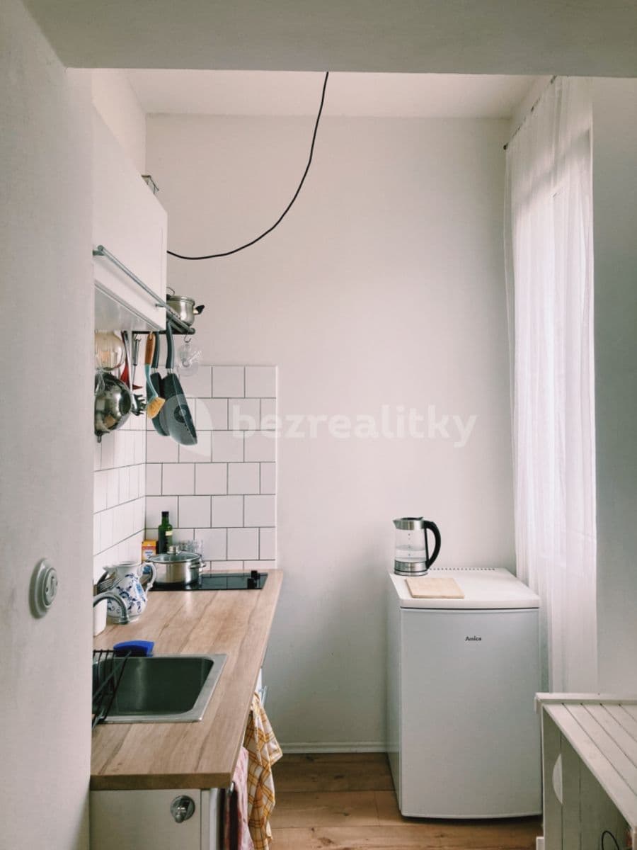 Pronájem bytu 1+kk 34 m², Vrchlického náměstí, Rakovník, Středočeský kraj Pronájem bytu 1+kk 34 m², Vrchlického náměstí, Rakovník, Středočeský kraj