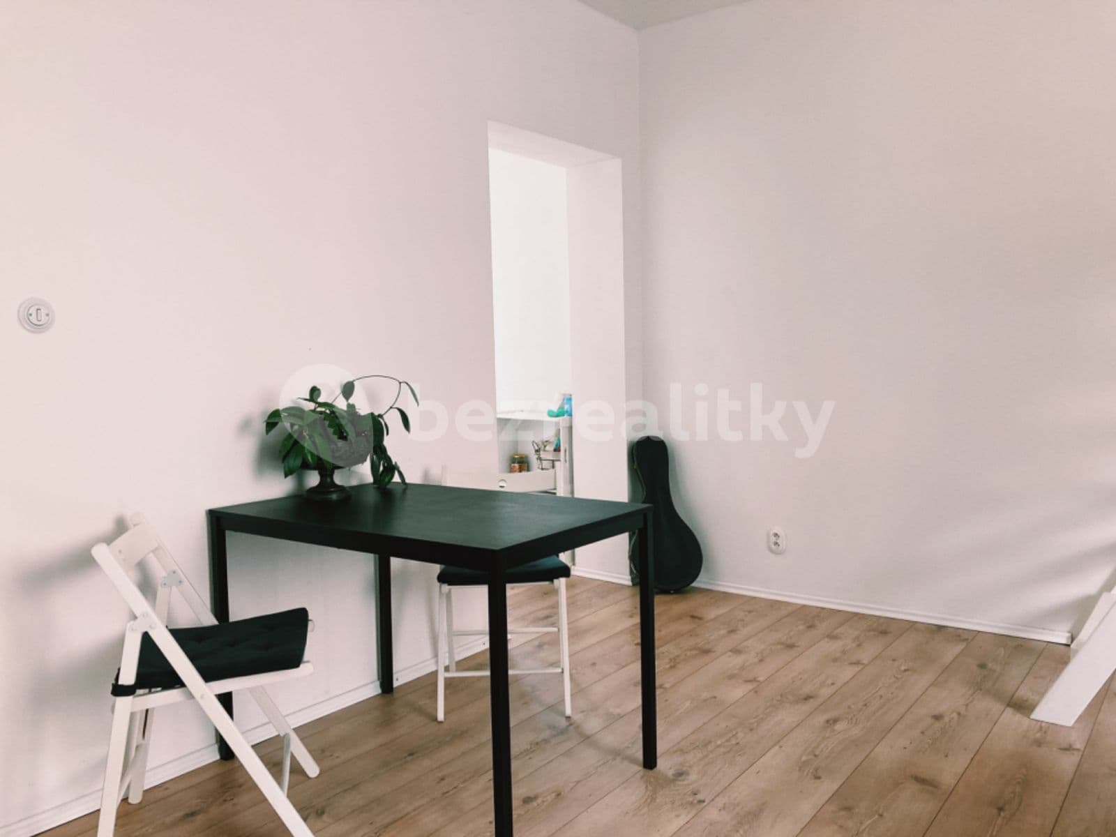 Pronájem bytu 1+kk 34 m², Vrchlického náměstí, Rakovník, Středočeský kraj Pronájem bytu 1+kk 34 m², Vrchlického náměstí, Rakovník, Středočeský kraj