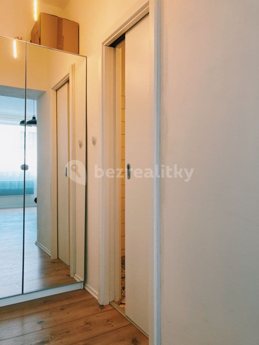 Pronájem bytu 1+kk 34 m², Vrchlického náměstí, Rakovník, Středočeský kraj Pronájem bytu 1+kk 34 m², Vrchlického náměstí, Rakovník, Středočeský kraj