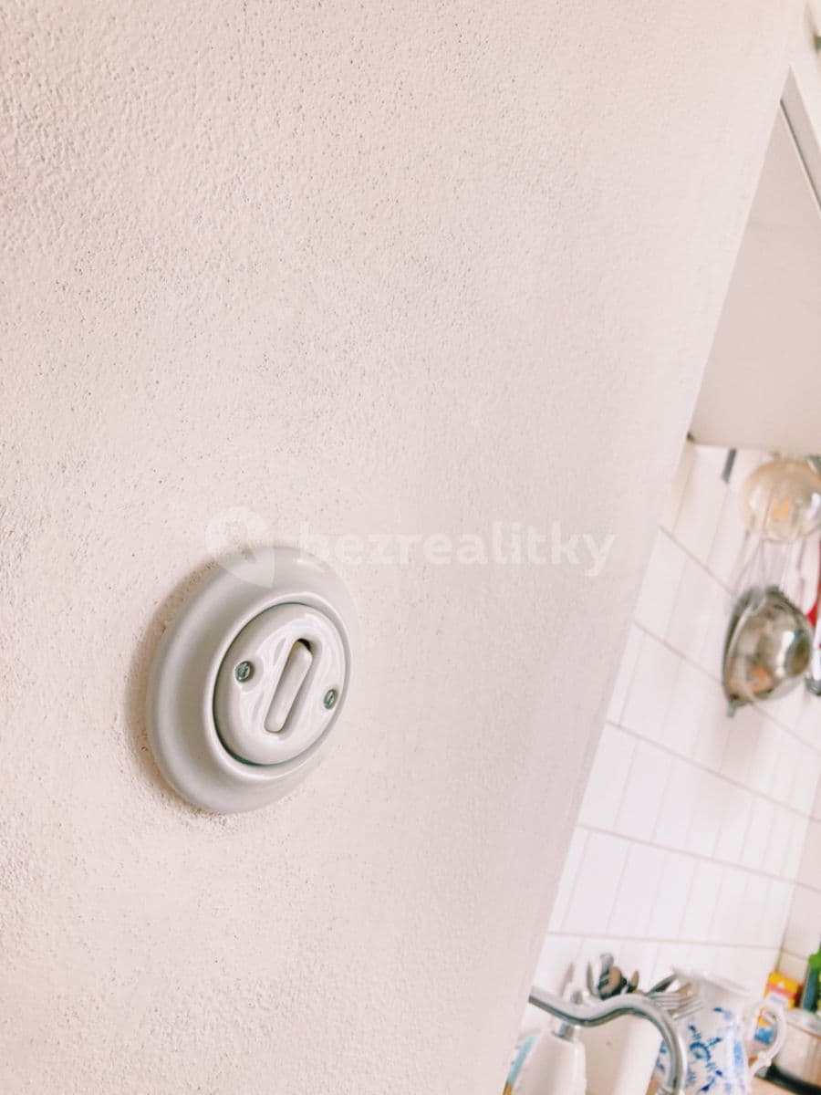 Pronájem bytu 1+kk 34 m², Vrchlického náměstí, Rakovník, Středočeský kraj Pronájem bytu 1+kk 34 m², Vrchlického náměstí, Rakovník, Středočeský kraj