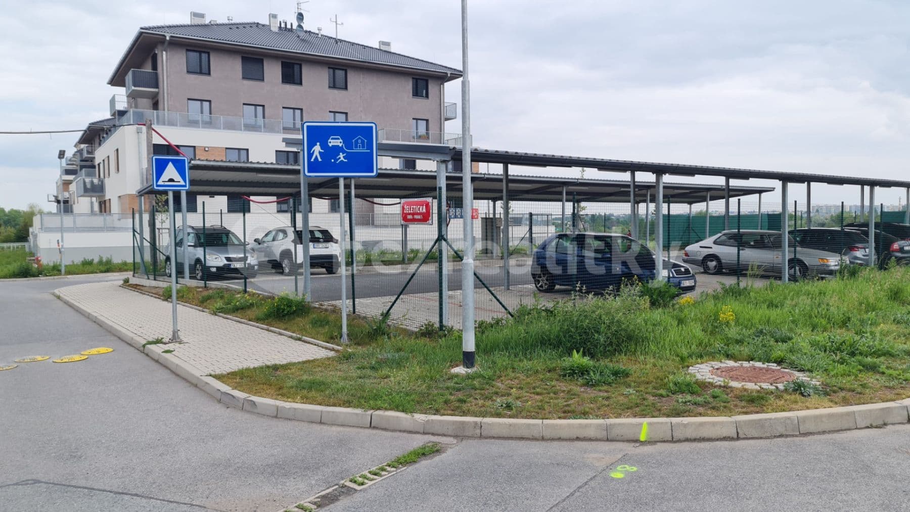 Pronájem garáže 10 m², Želetická, Praha, Praha Pronájem garáže 10 m², Želetická, Praha, Praha