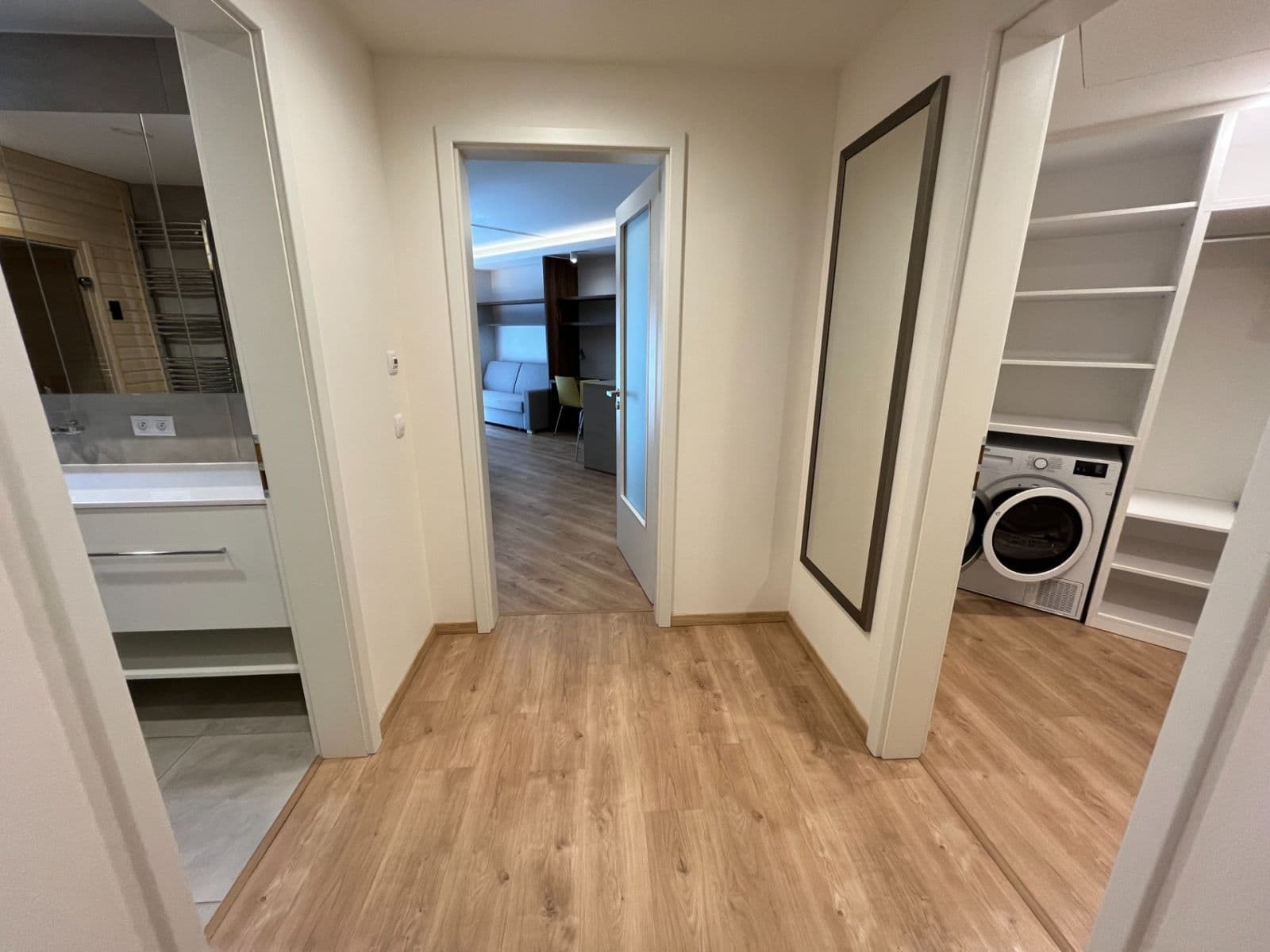 Pronájem bytu 2+kk 65 m², Mukařovského, Praha, Praha Pronájem bytu 2+kk 65 m², Mukařovského, Praha, Praha
