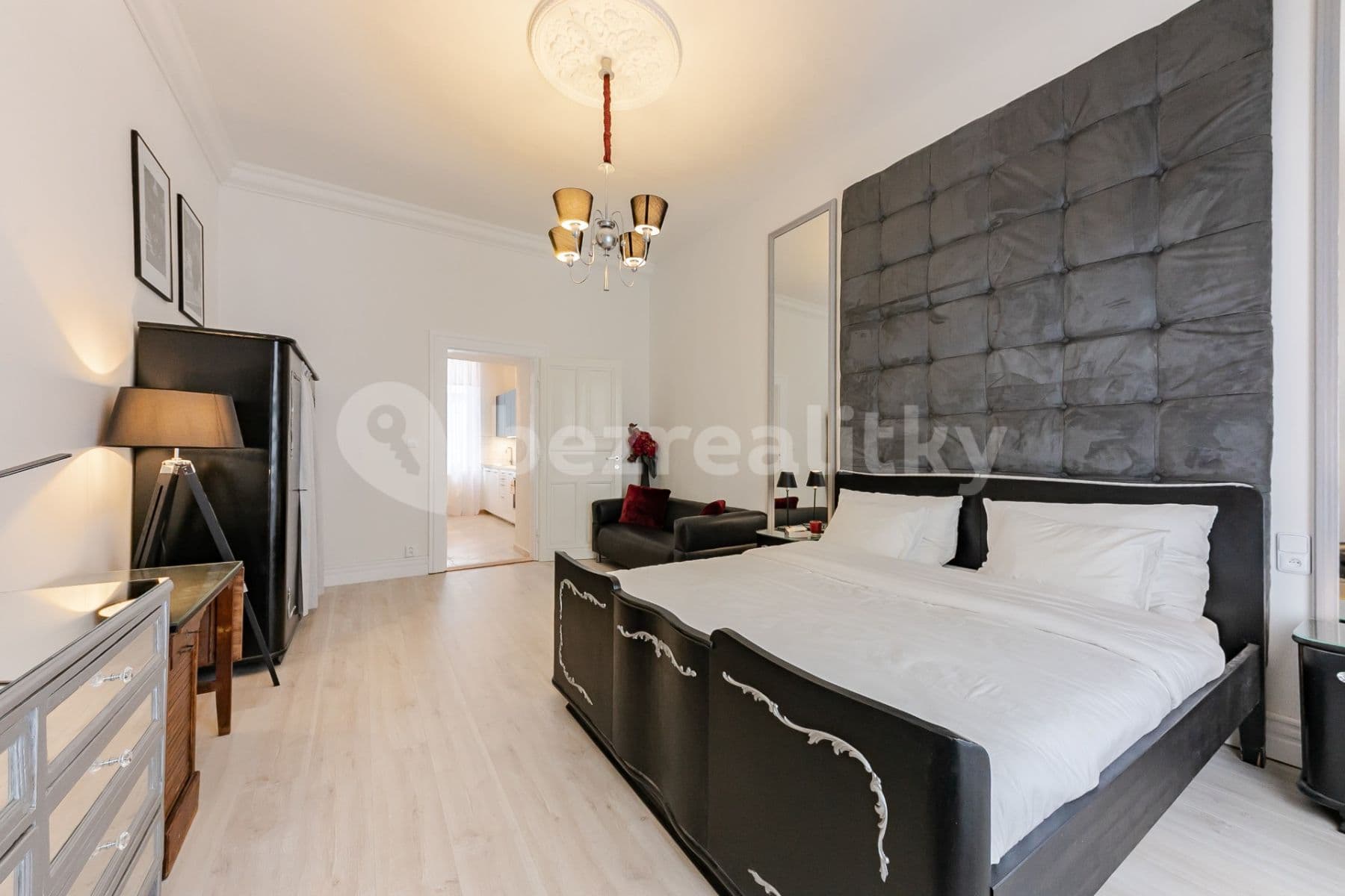 Pronájem bytu 1+1 46 m², Hálkova, Praha, Praha Pronájem bytu 1+1 46 m², Hálkova, Praha, Praha