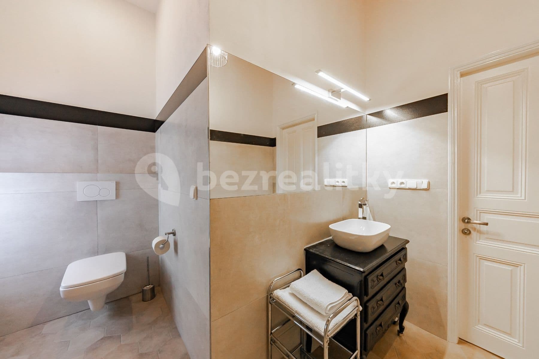 Pronájem bytu 1+1 46 m², Hálkova, Praha, Praha Pronájem bytu 1+1 46 m², Hálkova, Praha, Praha