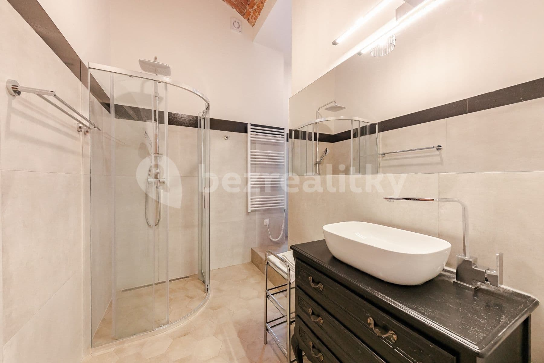 Pronájem bytu 1+1 46 m², Hálkova, Praha, Praha Pronájem bytu 1+1 46 m², Hálkova, Praha, Praha