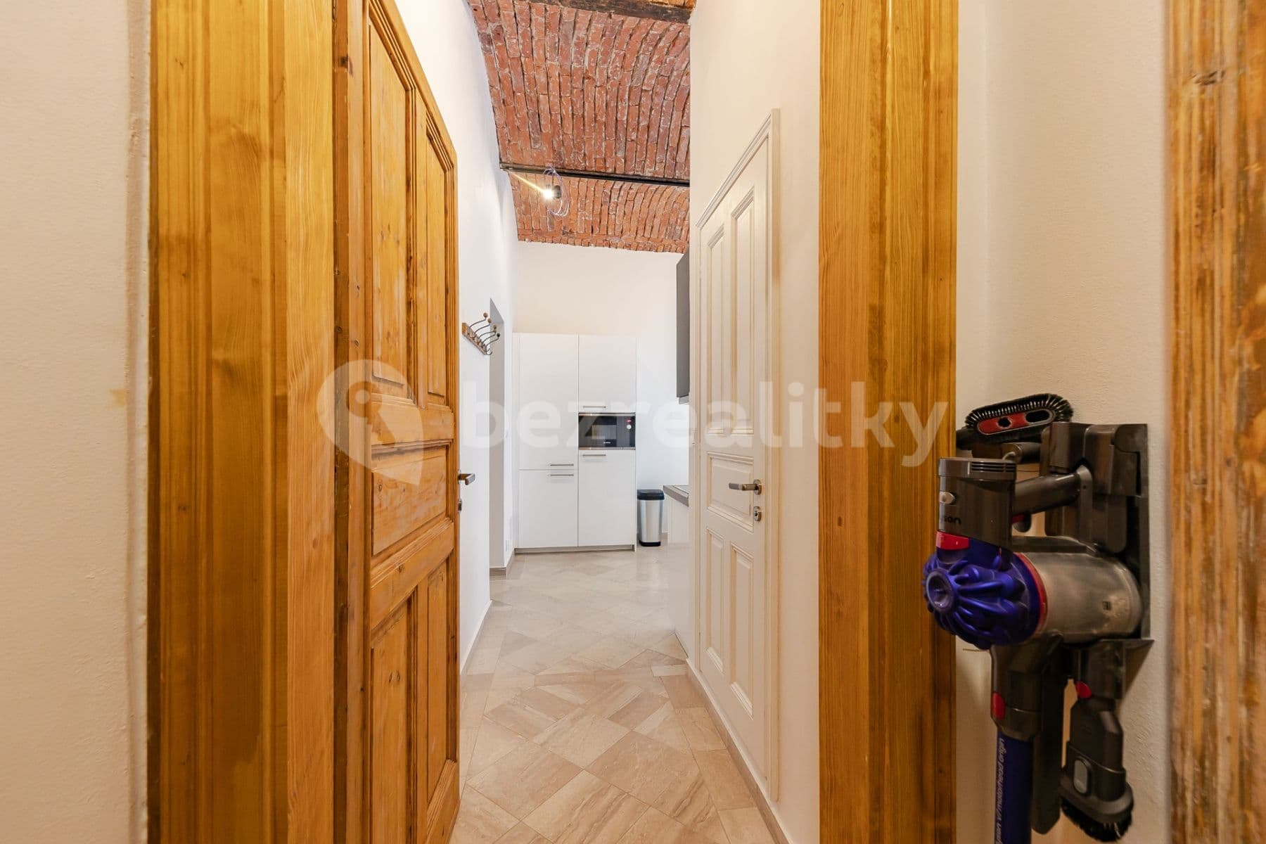 Pronájem bytu 1+1 46 m², Hálkova, Praha, Praha Pronájem bytu 1+1 46 m², Hálkova, Praha, Praha