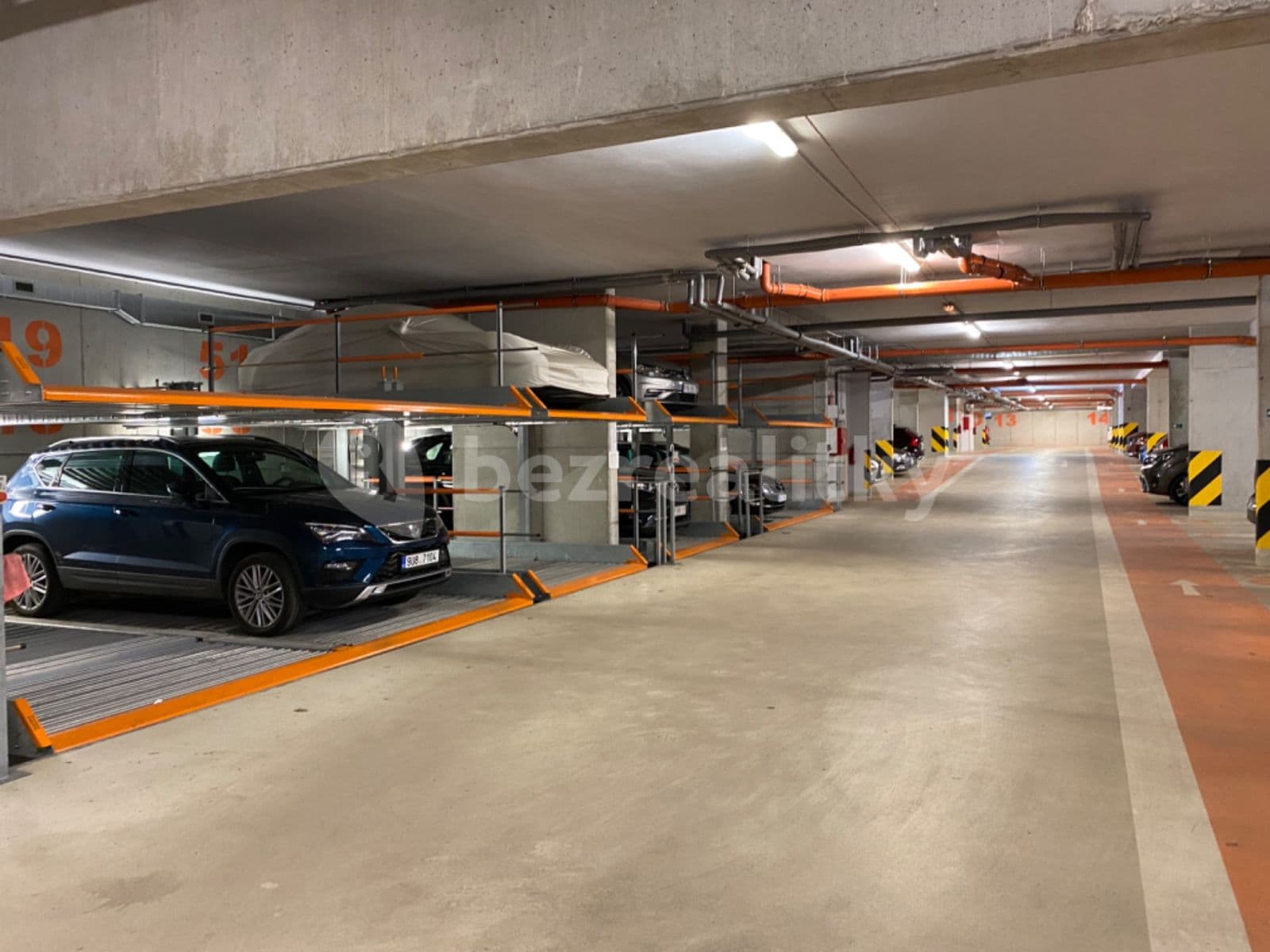 Pronájem garáže 12 m², Jednořadá, Praha, Praha Pronájem garáže 12 m², Jednořadá, Praha, Praha