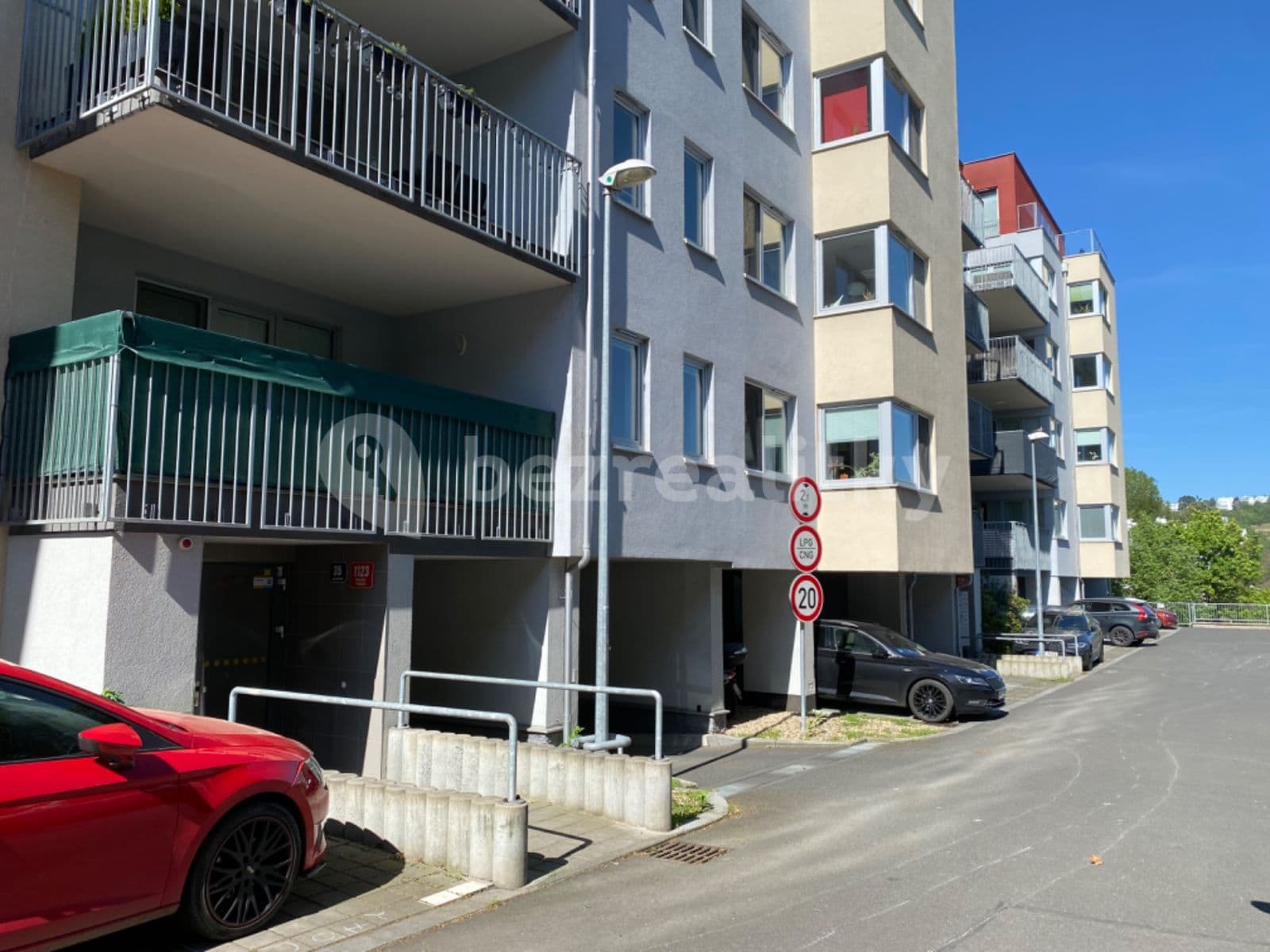 Pronájem garáže 12 m², Jednořadá, Praha, Praha Pronájem garáže 12 m², Jednořadá, Praha, Praha