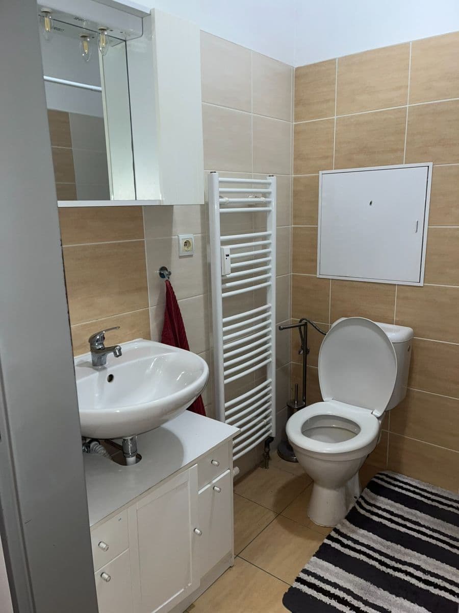 Pronájem bytu 2+kk 47 m², Dubová, Pardubice, Pardubický kraj Pronájem bytu 2+kk 47 m², Dubová, Pardubice, Pardubický kraj