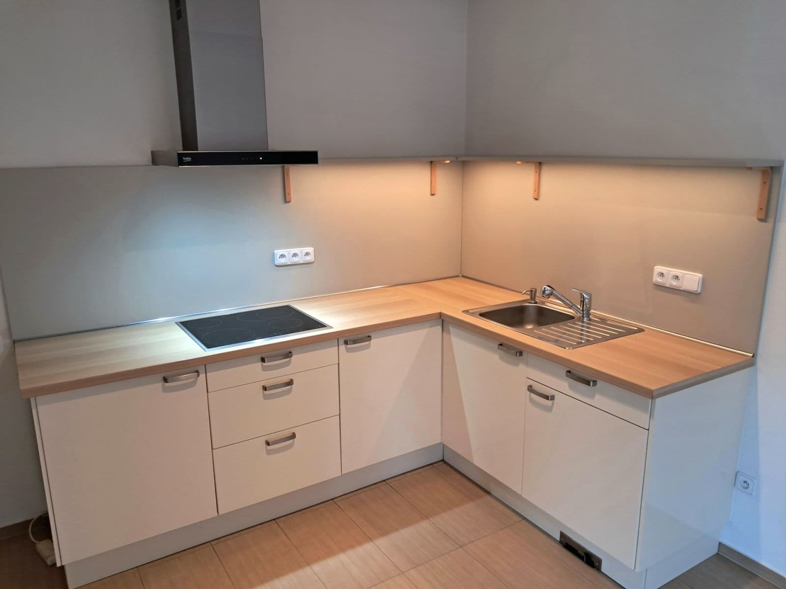 Pronájem bytu 2+kk 89 m², Libušina, Roudnice nad Labem, Ústecký kraj Pronájem bytu 2+kk 89 m², Libušina, Roudnice nad Labem, Ústecký kraj