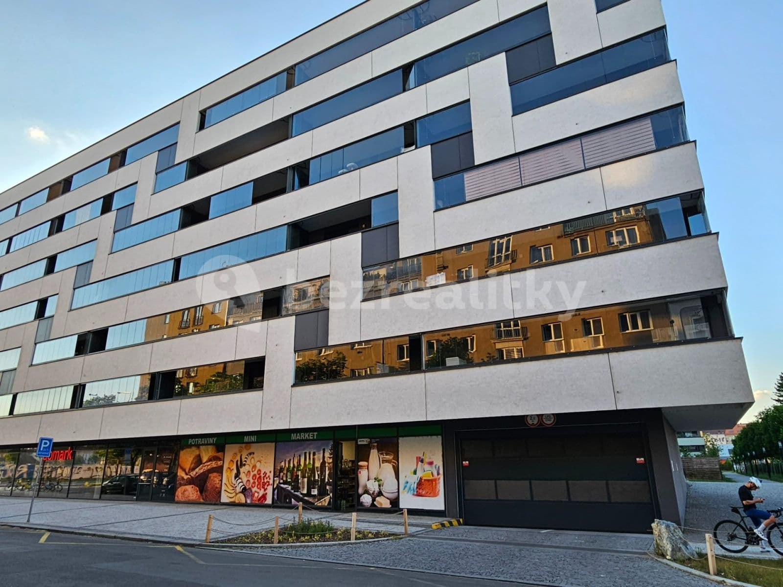 Pronájem garáže 12 m², U Průhonu, Praha, Praha Pronájem garáže 12 m², U Průhonu, Praha, Praha