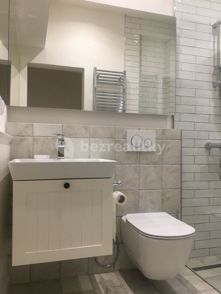 Pronájem bytu 2+1 47 m², Rašínovo nábřeží, Praha, Praha Pronájem bytu 2+1 47 m², Rašínovo nábřeží, Praha, Praha