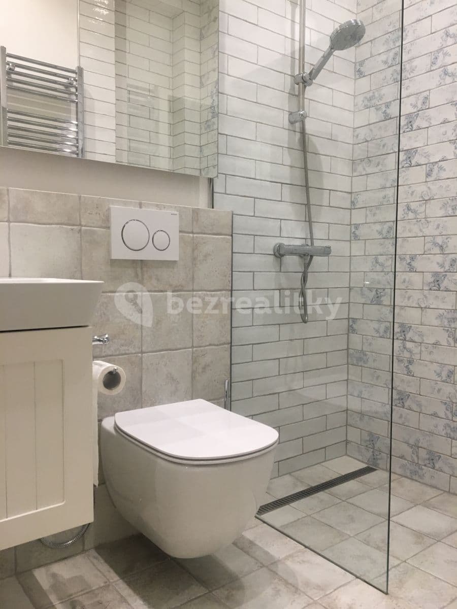 Pronájem bytu 2+1 47 m², Rašínovo nábřeží, Praha, Praha Pronájem bytu 2+1 47 m², Rašínovo nábřeží, Praha, Praha