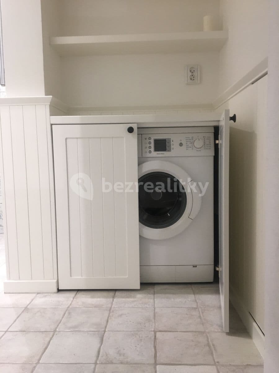 Pronájem bytu 2+1 47 m², Rašínovo nábřeží, Praha, Praha Pronájem bytu 2+1 47 m², Rašínovo nábřeží, Praha, Praha