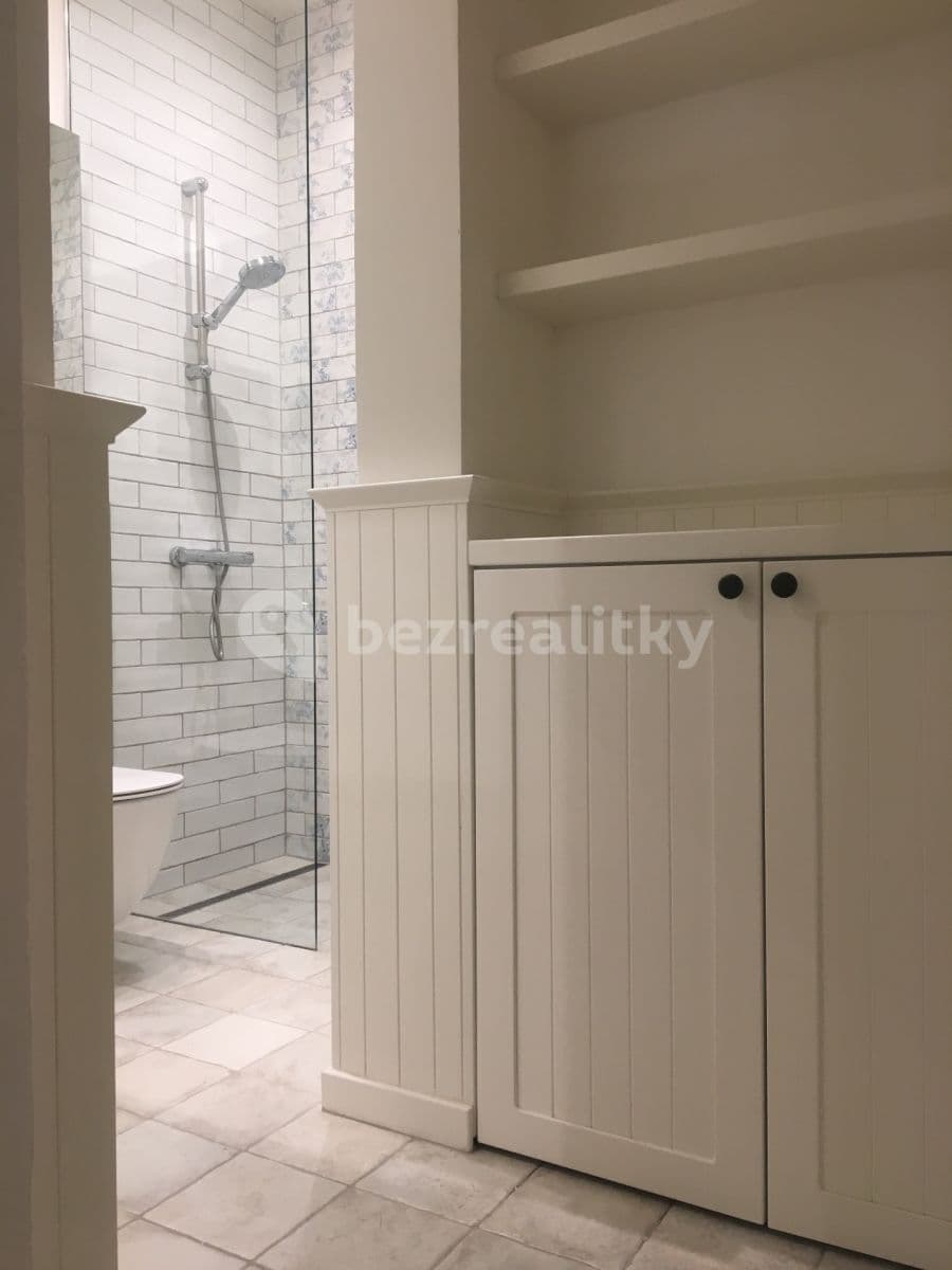 Pronájem bytu 2+1 47 m², Rašínovo nábřeží, Praha, Praha Pronájem bytu 2+1 47 m², Rašínovo nábřeží, Praha, Praha