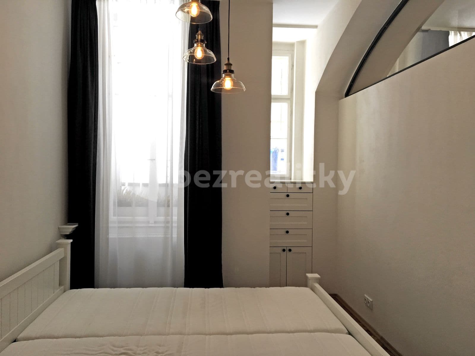 Pronájem bytu 2+1 47 m², Rašínovo nábřeží, Praha, Praha Pronájem bytu 2+1 47 m², Rašínovo nábřeží, Praha, Praha