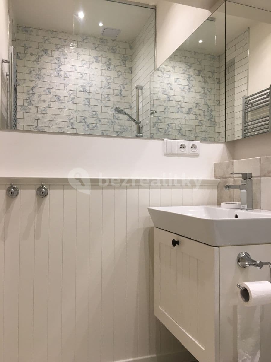 Pronájem bytu 2+1 47 m², Rašínovo nábřeží, Praha, Praha Pronájem bytu 2+1 47 m², Rašínovo nábřeží, Praha, Praha