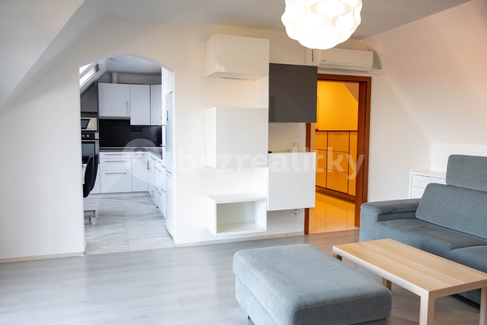 Pronájem bytu 3+1 65 m², Průběžná, Nupaky, Středočeský kraj Pronájem bytu 3+1 65 m², Průběžná, Nupaky, Středočeský kraj