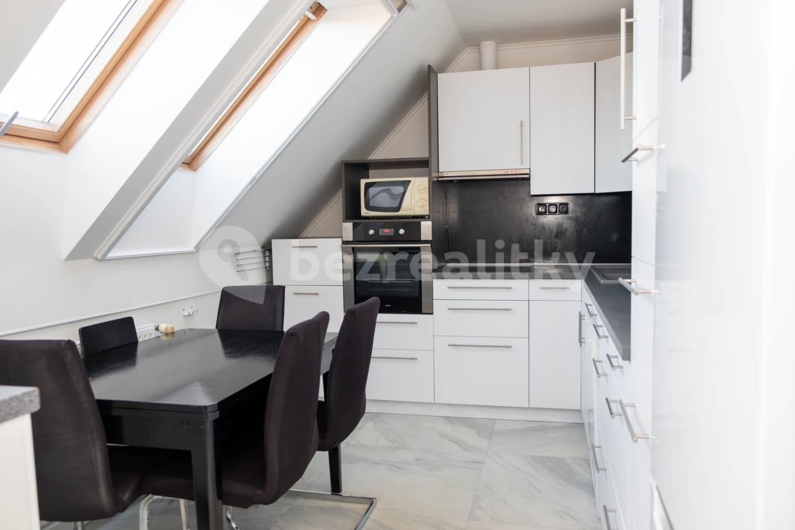 Pronájem bytu 3+1 65 m², Průběžná, Nupaky, Středočeský kraj Pronájem bytu 3+1 65 m², Průběžná, Nupaky, Středočeský kraj