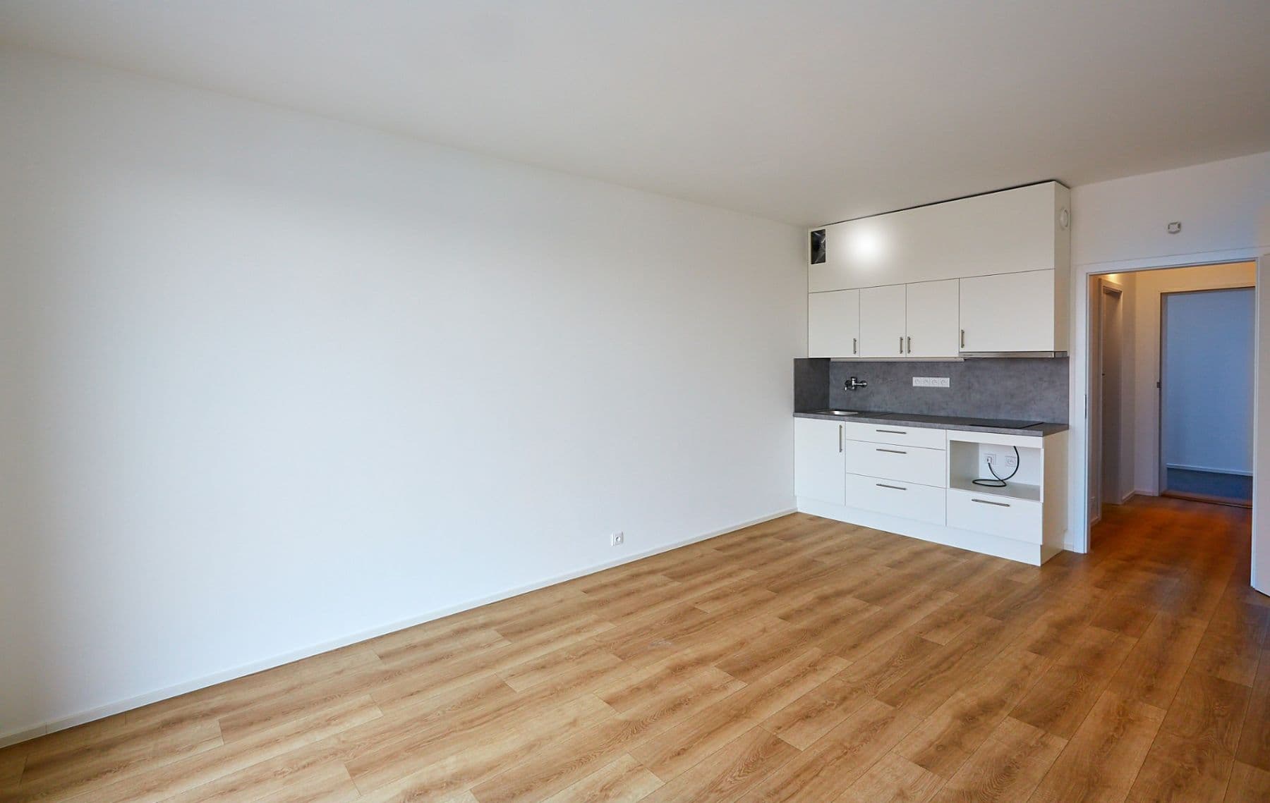 Pronájem bytu 1+kk 30 m², Pod Soutratím, Praha, Praha Pronájem bytu 1+kk 30 m², Pod Soutratím, Praha, Praha
