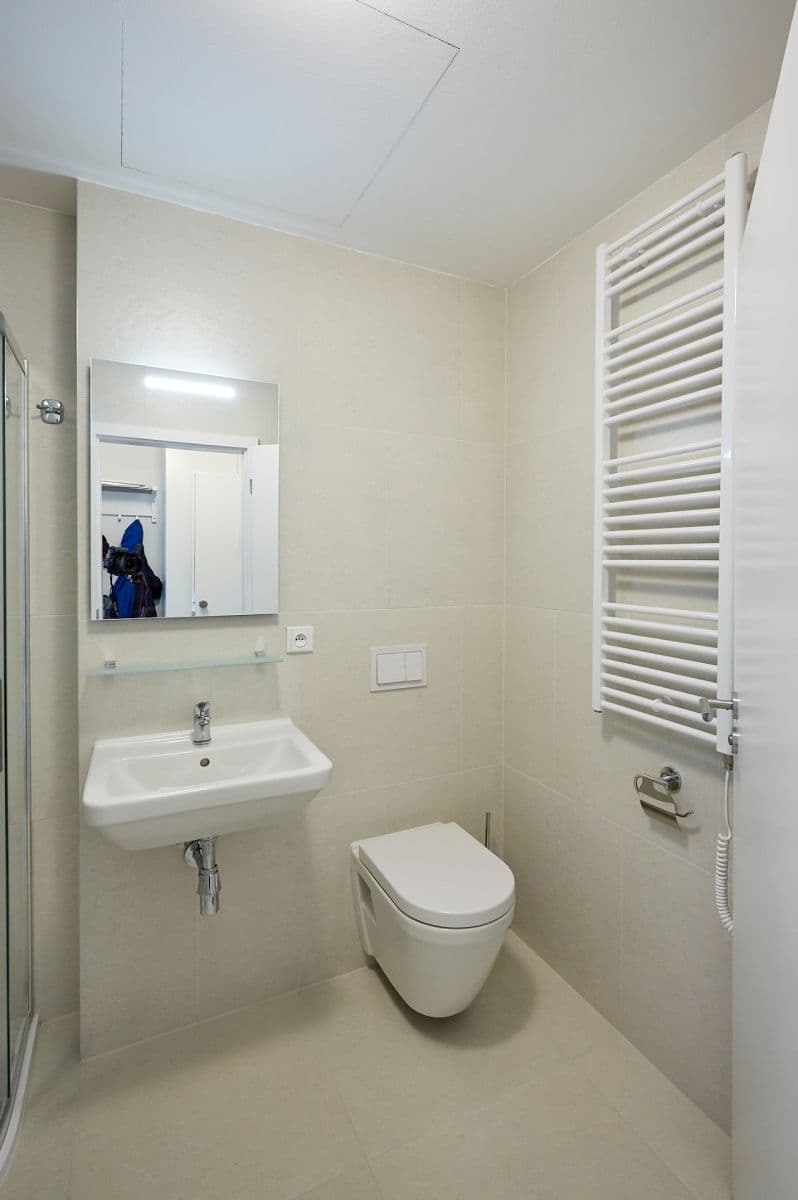 Pronájem bytu 1+kk 30 m², Pod Soutratím, Praha, Praha Pronájem bytu 1+kk 30 m², Pod Soutratím, Praha, Praha